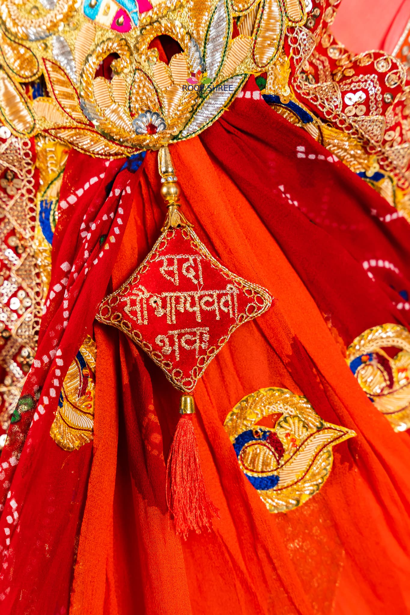 Traditional odhna adorned with Radha Krishna brooch for divine elegance.