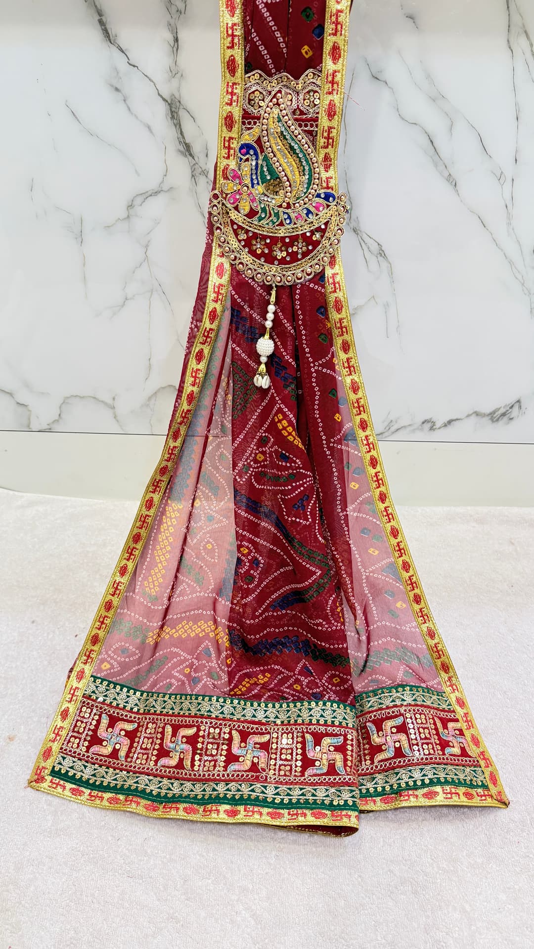 Renial brooch Dupata With Peacock Buta