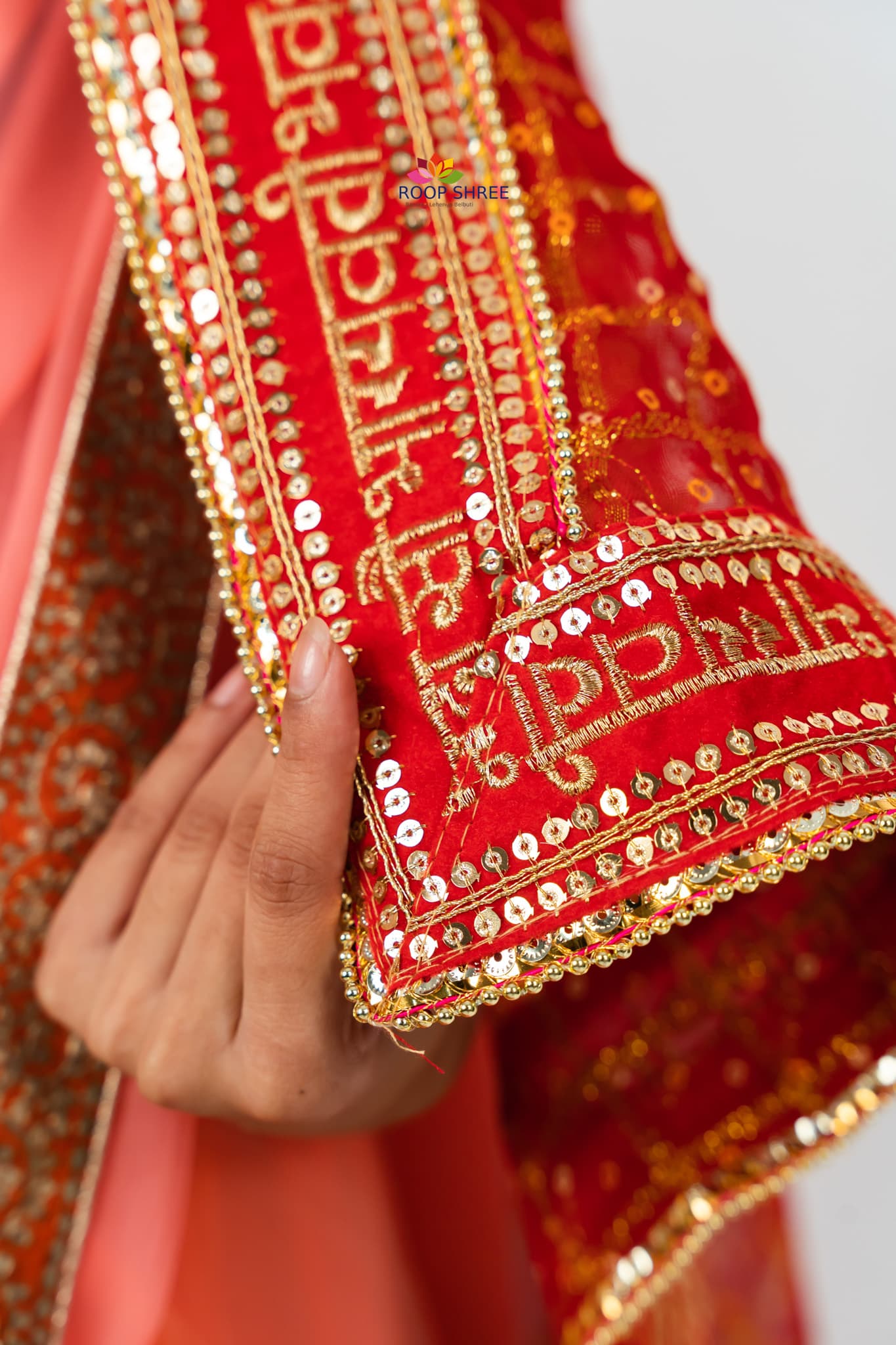 Zari Weaving Fabric with Sada Saubhagyavati Lace